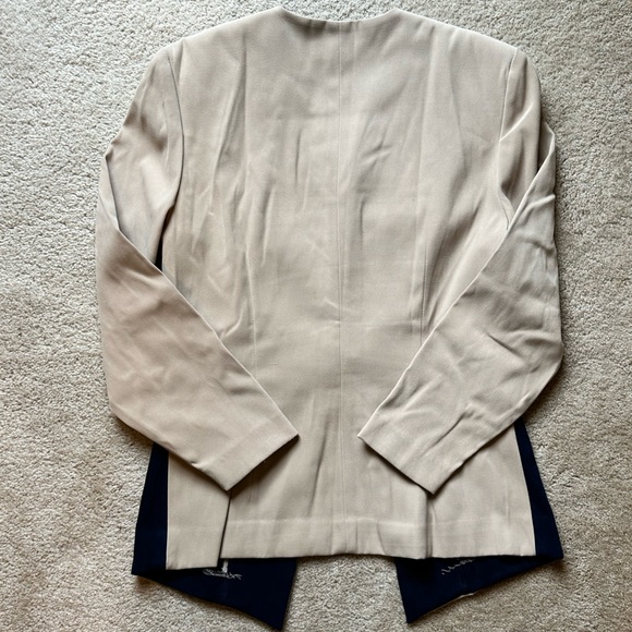 Vintage Amanda Smith Navy/Tan Skirt and Jacket Suit. Size 6 Petite. - Picture 4 of 10